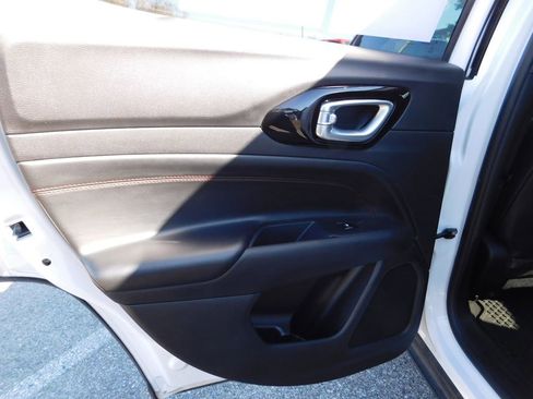 Used 2023 Jeep Compass Trailhawk image 11