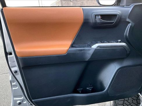 Used 2018 Toyota Tacoma SR5 image 24