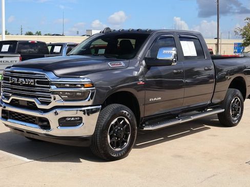 Used 2025 RAM 2500 Laramie AWD/4WD image 3