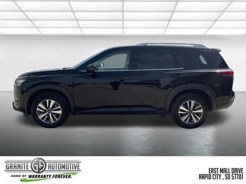 Used 2025 Nissan Pathfinder SL AWD/4WD image 2
