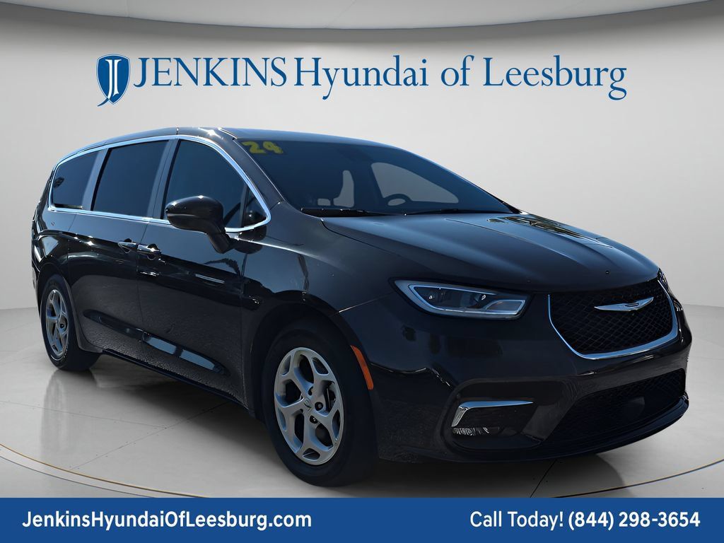 Used 2024 Chrysler Pacifica Limited FWD image 11