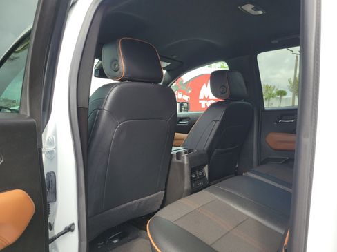 Used 2025 GMC Canyon AT4 image 15