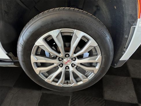 Used 2021 GMC Yukon XL Denali w/ Denali Ultimate Package image 11