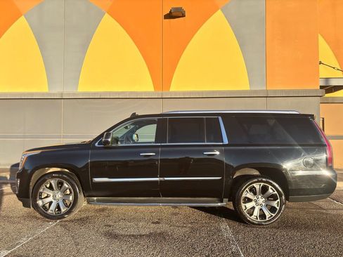Used 2016 Cadillac Escalade ESV Luxury image 3