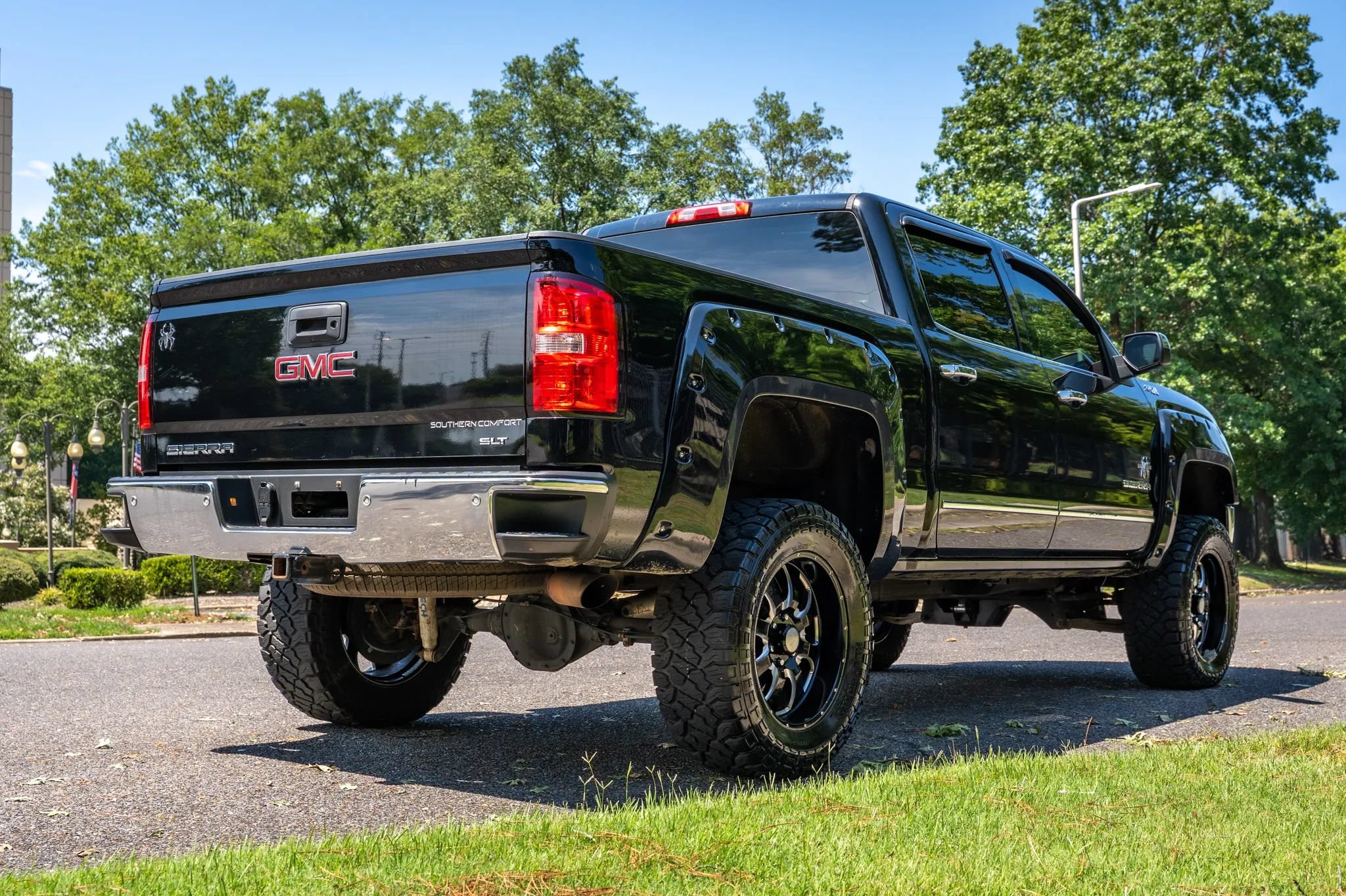 Used 2014 GMC Sierra 1500 SLT w/ SLT Preferred Package AWD/4WD image 5