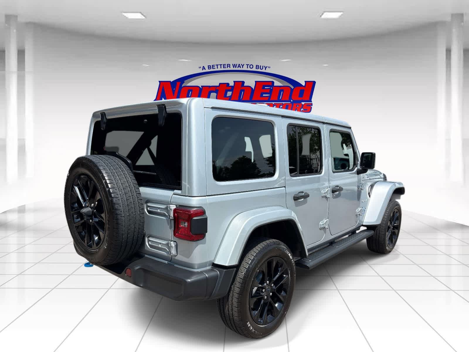 Used 2024 Jeep Wrangler Unlimited Sahara w/ Dual Top Group AWD/4WD image 3
