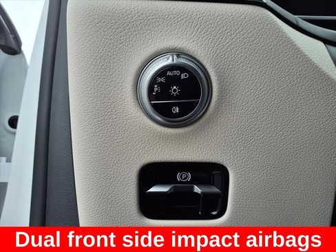 Used 2024 Mercedes-Benz GLC 300 4MATIC image 23