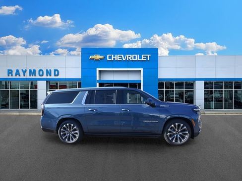 New 2026 Chevrolet Suburban High Country AWD/4WD image 2