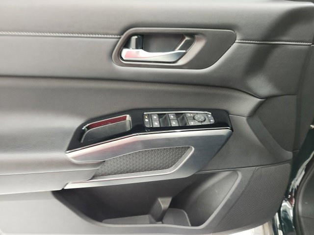 Used 2024 Nissan Pathfinder SL FWD image 25