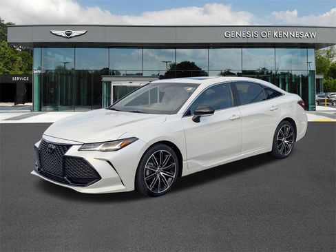 Used 2022 Toyota Avalon Touring image 3