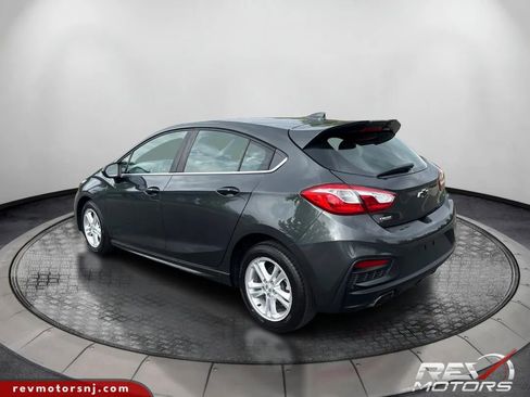 Used 2018 Chevrolet Cruze LT w/ Convenience Package FWD image 3