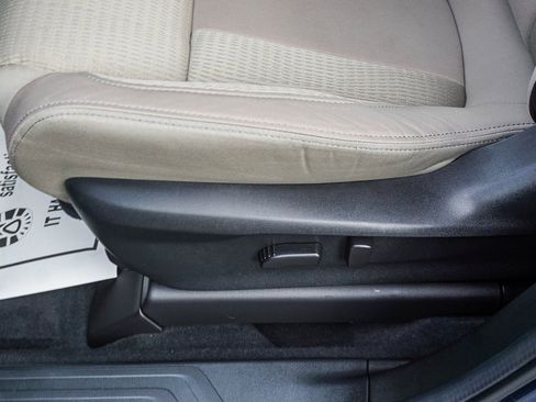 Used 2024 Subaru Ascent Premium w/ Convenience Package image 19