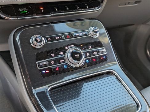 Used 2022 Lincoln Nautilus Reserve image 23