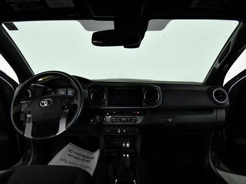 Used 2019 Toyota Tacoma TRD Sport image 18