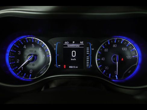 Used 2017 Chrysler Pacifica Touring Plus FWD image 17