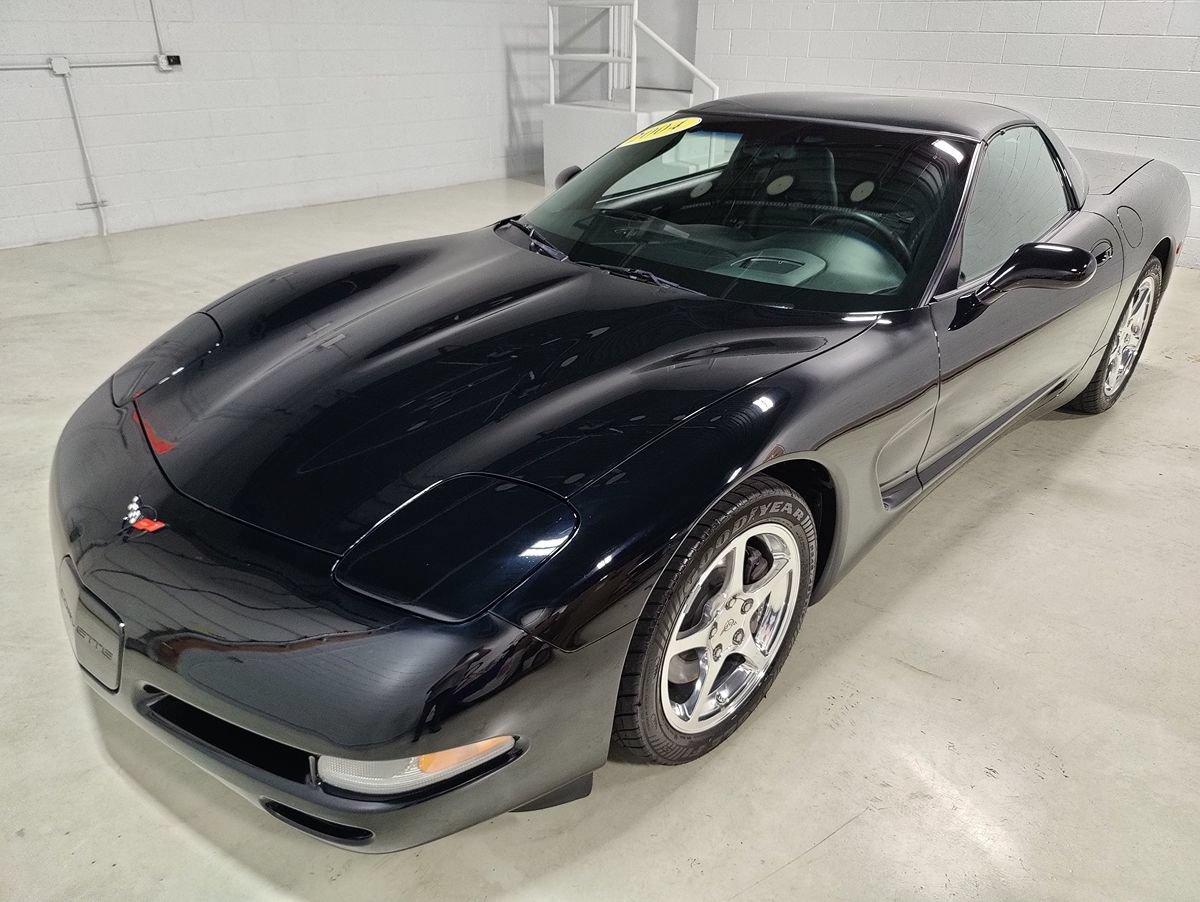 Used 2004 Chevrolet Corvette Coupe w/ Preferred Equipment Group RWD image 17