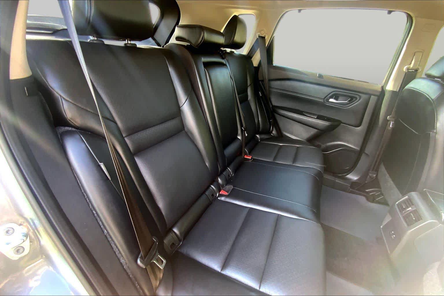 Used 2023 Nissan Rogue SV w/ SV Premium B Package FWD image 19