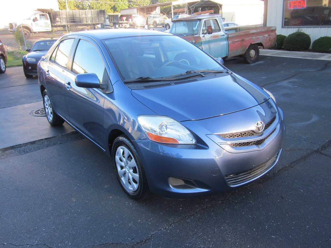 Used 2007 Toyota Yaris S FWD image 4