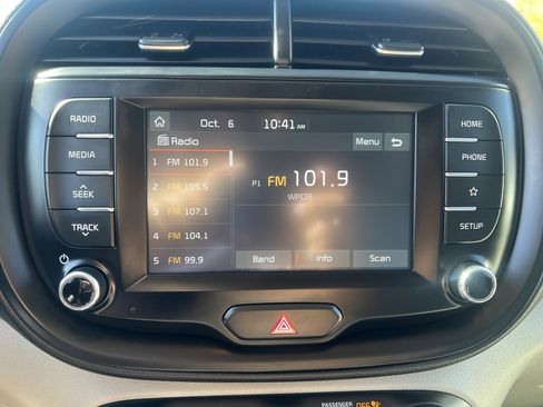 Used 2020 Kia Soul LX image 9
