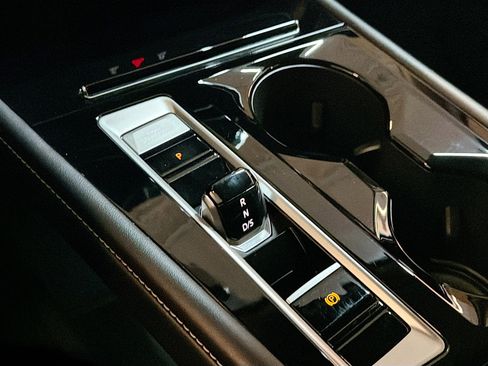 Used 2024 Volkswagen Atlas SE image 24