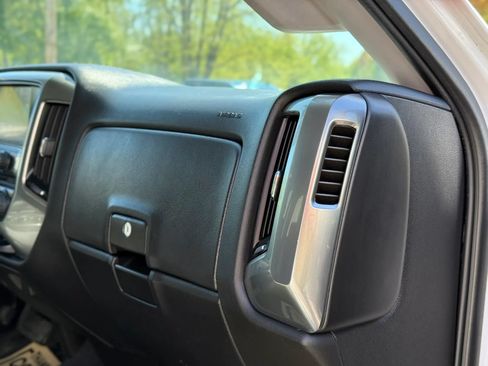 Used 2019 Chevrolet Silverado 1500 LT AWD/4WD image 43