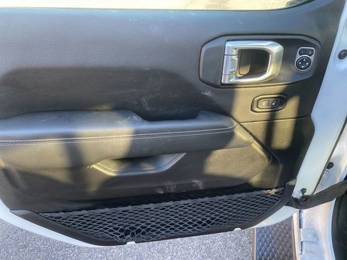 Used 2023 Jeep Wrangler Sahara image 11