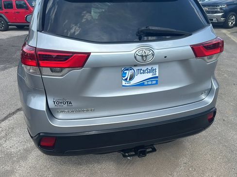 Used 2017 Toyota Highlander Plus FWD image 23
