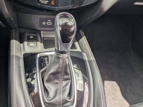 Used 2018 Nissan Rogue SL w/ Premium Package FWD image 12