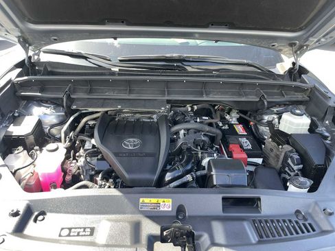 Used 2023 Toyota Highlander XLE image 18