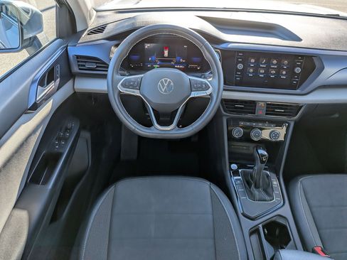 Used 2023 Volkswagen Taos SE w/ Panoramic Sunroof Package image 30