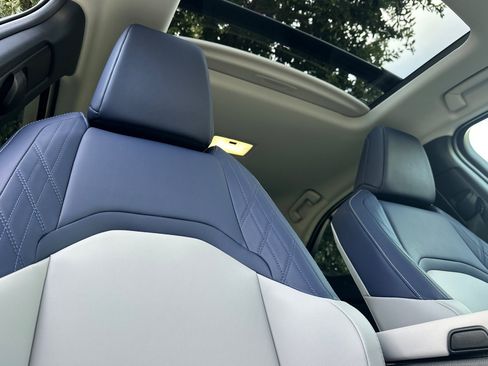 Certified 2025 Lexus UX 300h FWD image 21