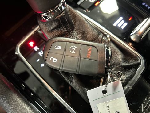 Used 2025 Jeep Compass Limited image 22