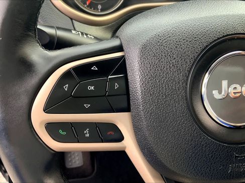 Used 2017 Jeep Cherokee Sport image 18