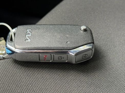 Used 2025 Kia Sportage LX image 18