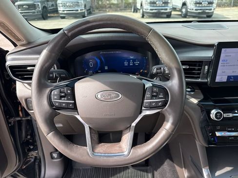 Used 2021 Ford Explorer Platinum w/ Equipment Group 601A AWD/4WD image 15