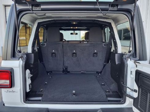 Used 2023 Jeep Wrangler Unlimited Sport image 23