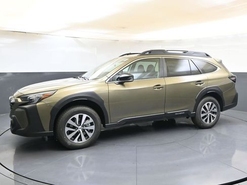 Used 2025 Subaru Outback Premium image 2