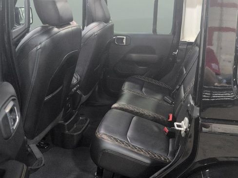 Used 2023 Jeep Wrangler Unlimited Sahara AWD/4WD image 17