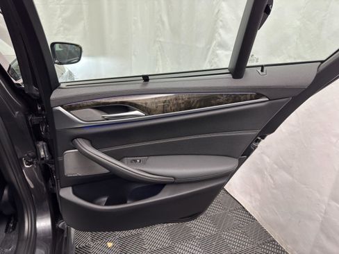 Used 2019 BMW M550i xDrive image 33