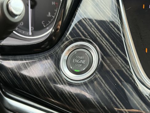 Used 2025 Cadillac XT6 Premium Luxury image 25