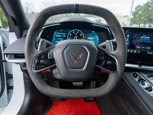 Used 2023 Chevrolet Corvette Stingray w/ Z51 Performance Package image 21