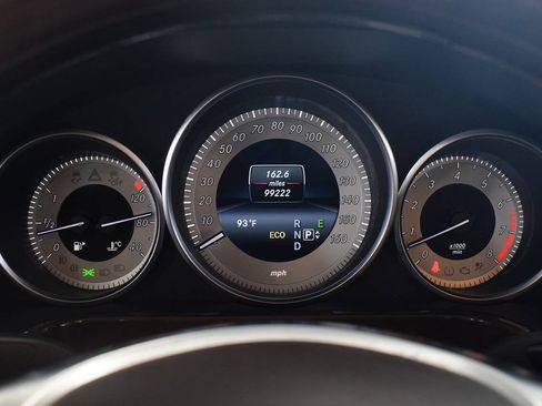 Used 2014 Mercedes-Benz E 550 4MATIC Sedan image 31