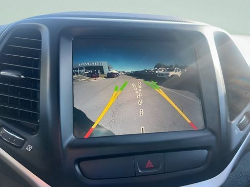 Used 2018 Jeep Cherokee Trailhawk AWD/4WD image 26
