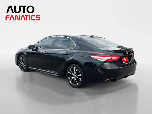 Used 2020 Toyota Camry SE FWD image 3