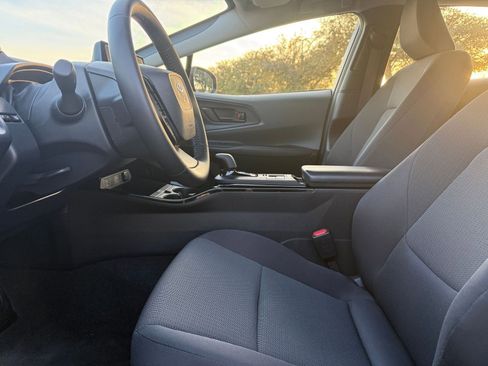 Used 2025 Toyota Prius LE image 27