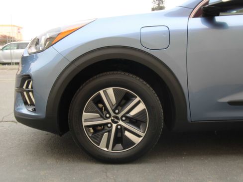 Used 2022 Kia Niro EX Premium image 22