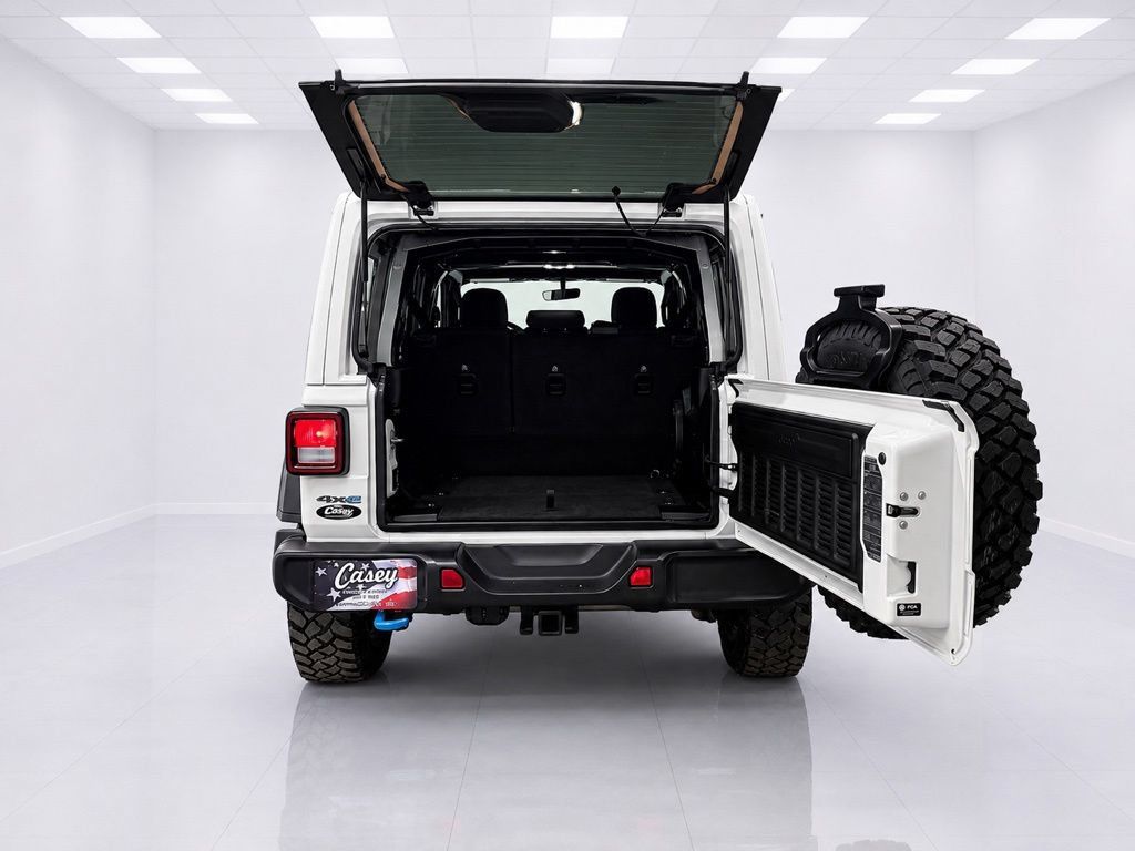 Used 2023 Jeep Wrangler Unlimited w/ Sun & Screen Package AWD/4WD image 14