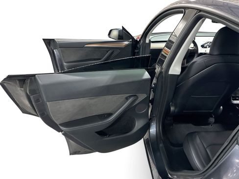 Certified 2023 Tesla Model Y Long Range AWD/4WD image 10