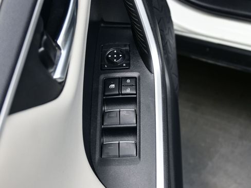 Used 2022 Toyota RAV4 Limited AWD/4WD image 10
