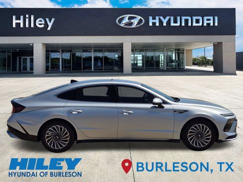 Used 2025 Hyundai Sonata SEL FWD image 3